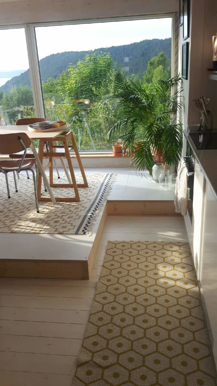 picture of main livingspace showing different floorlevels.